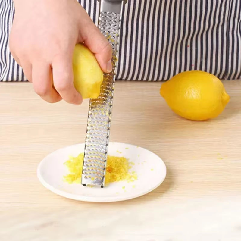 Stainless Steel Long Handle Cheese Grater Cheese Baking Cheese Grater Lemon Zest Grater Kitchen Gadget Fruit Peeler Ginger Garli